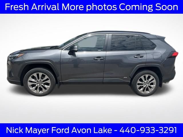 Used 2022 Toyota RAV4 XLE Premium AWD/4WD image 3