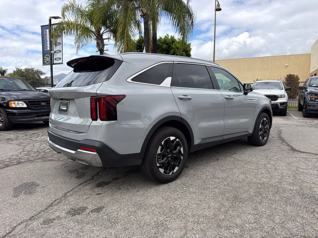 Used 2025 Kia Sorento S w/ Panoramic Sunroof Package FWD image 13