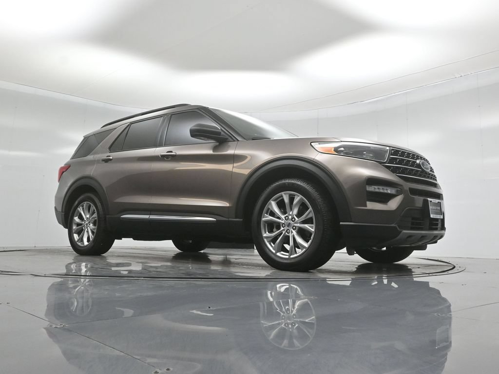 Certified 2021 Ford Explorer XLT w/ Equipment Group 202A RWD image 4