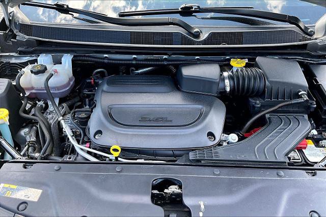 Used 2024 Chrysler Pacifica Touring-L FWD image 10
