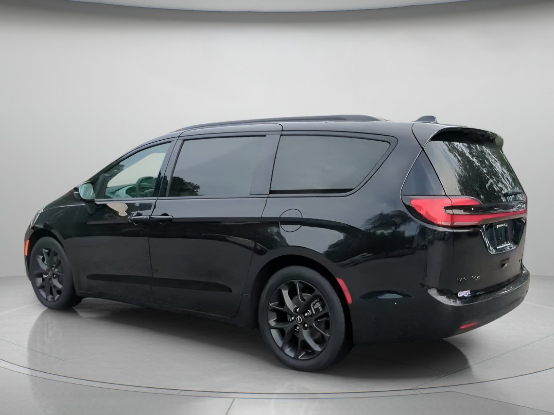 Used 2025 Chrysler Pacifica Limited FWD image 21