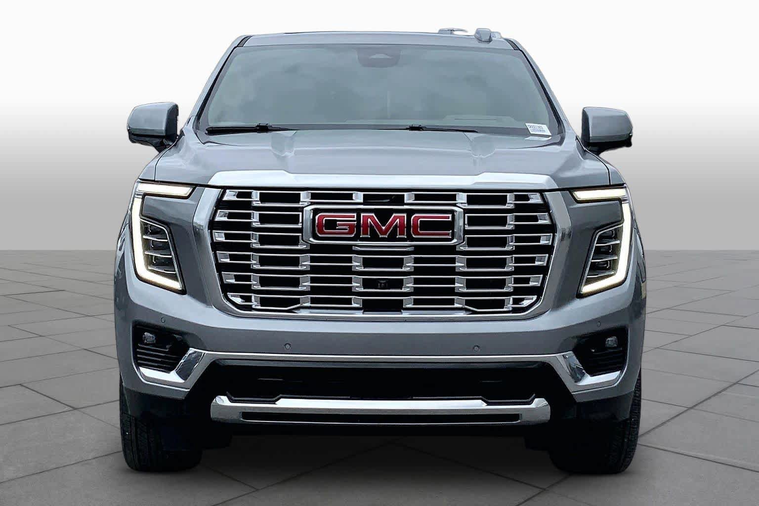 Used 2025 GMC Yukon XL Denali w/ Denali Reserve Package AWD/4WD image 4