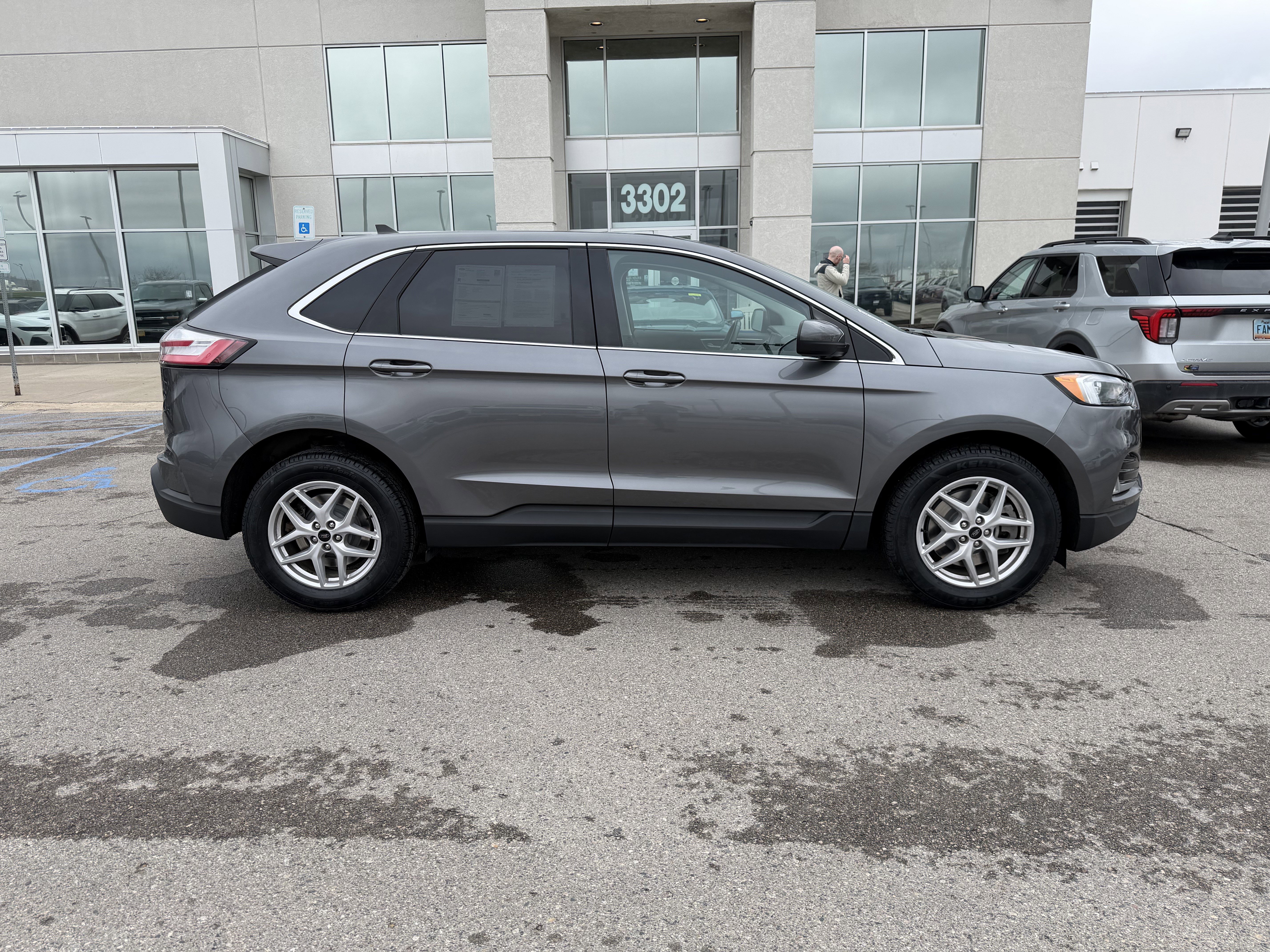Certified 2023 Ford Edge SEL w/ Convenience Package AWD/4WD image 9