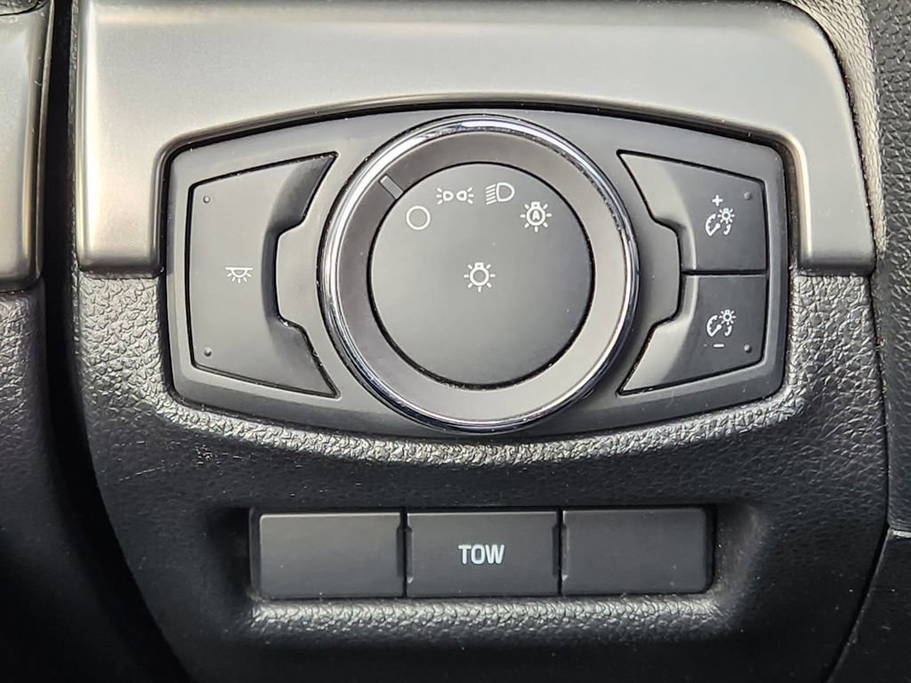 Certified 2018 Ford Explorer XLT image 30