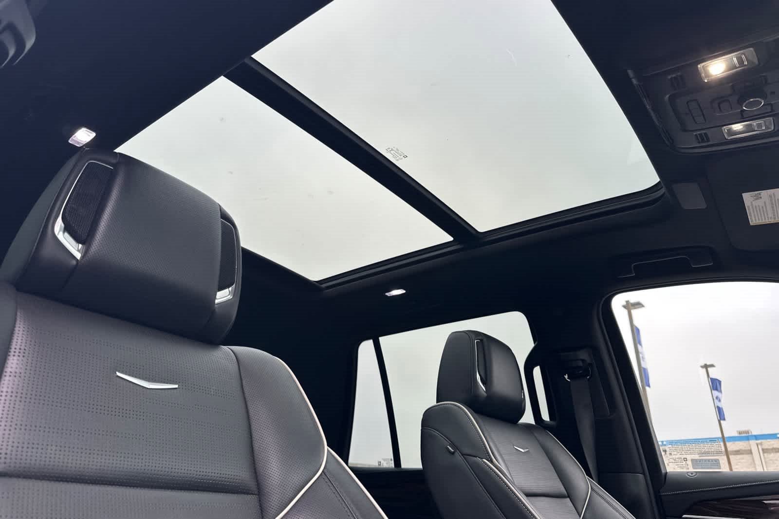 Used 2022 Cadillac Escalade Premium Luxury image 19