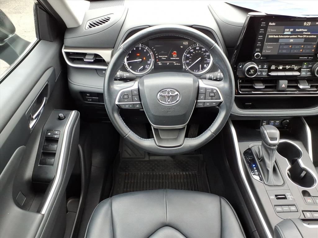 Used 2022 Toyota Highlander XLE image 5