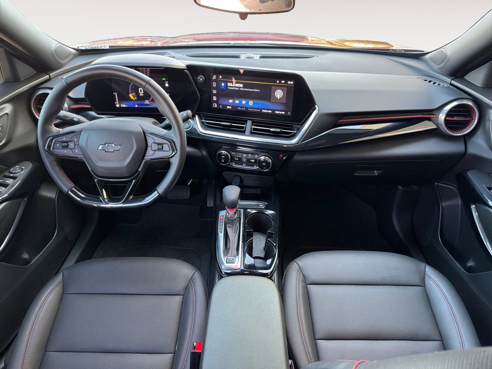 Used 2024 Chevrolet Trax RS w/ Sunroof Package image 10