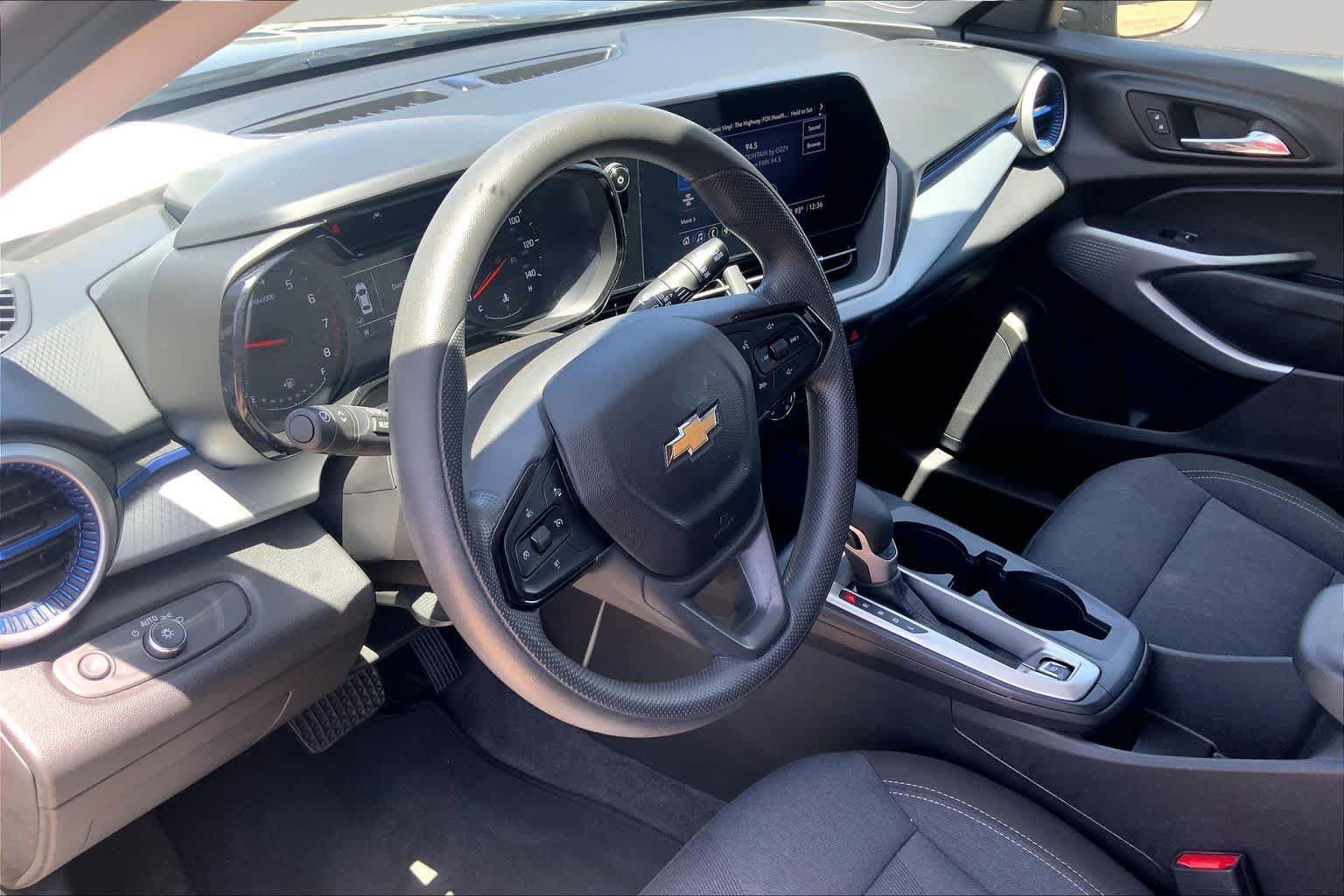 Used 2025 Chevrolet Trax LS FWD image 18