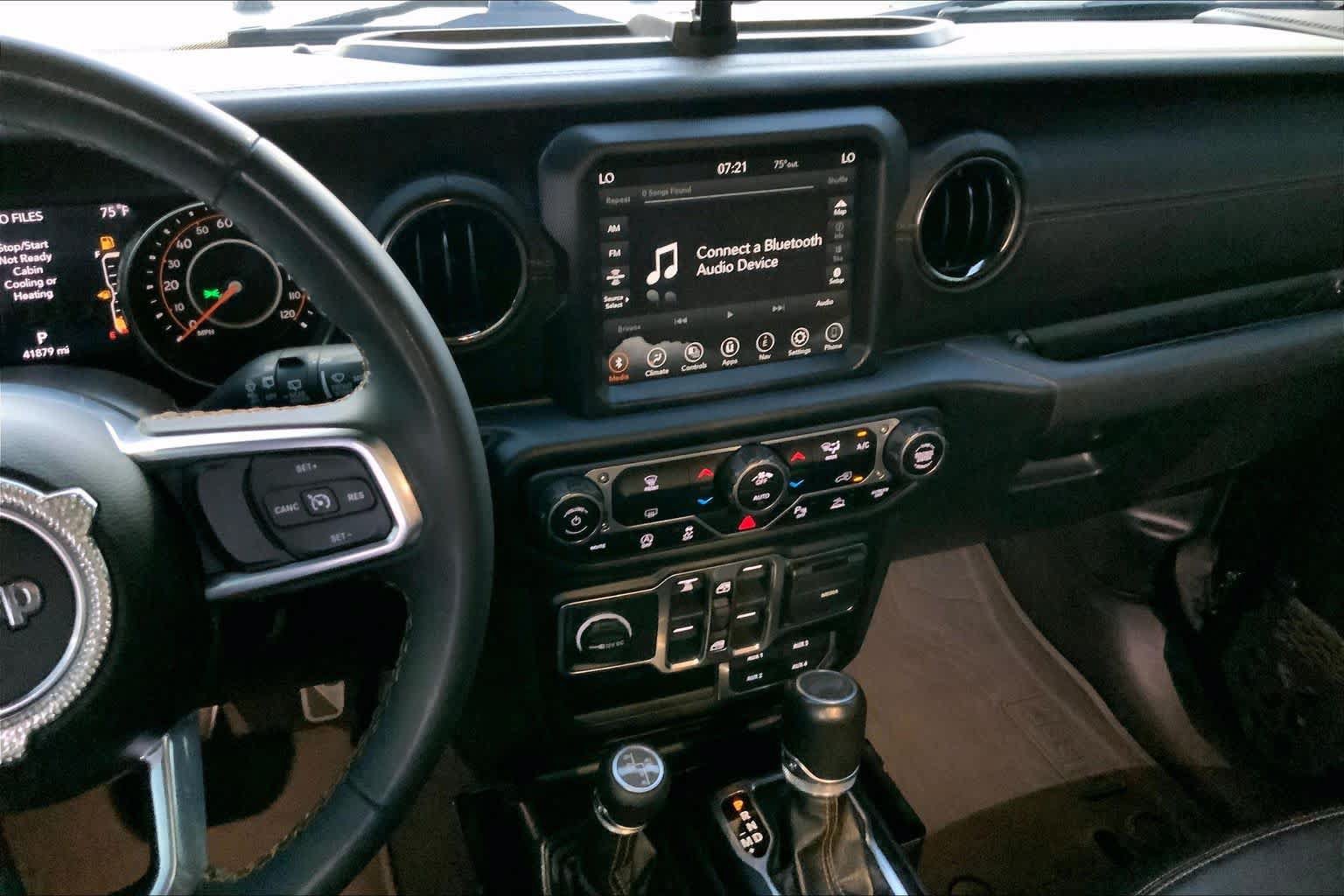 Used 2023 Jeep Wrangler Unlimited Sahara AWD/4WD image 13