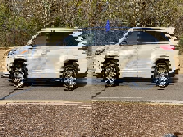 Used 2018 Toyota Highlander Limited image 10