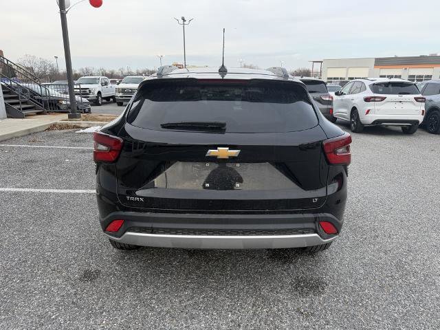 Used 2025 Chevrolet Trax LT w/ LT Convenience Package image 4