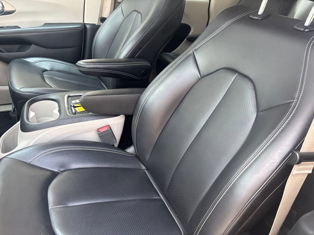 Used 2024 Chrysler Pacifica Limited FWD image 25