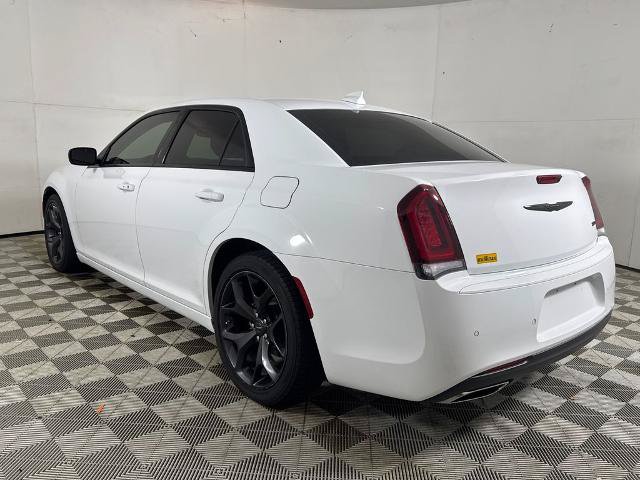 Used 2023 Chrysler 300 Touring w/ Safetytec Plus Group RWD image 6