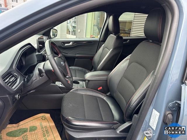 Certified 2025 Ford Escape ST-Line Select AWD/4WD image 17