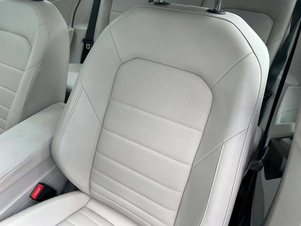 Used 2023 Volkswagen Jetta SE FWD image 11