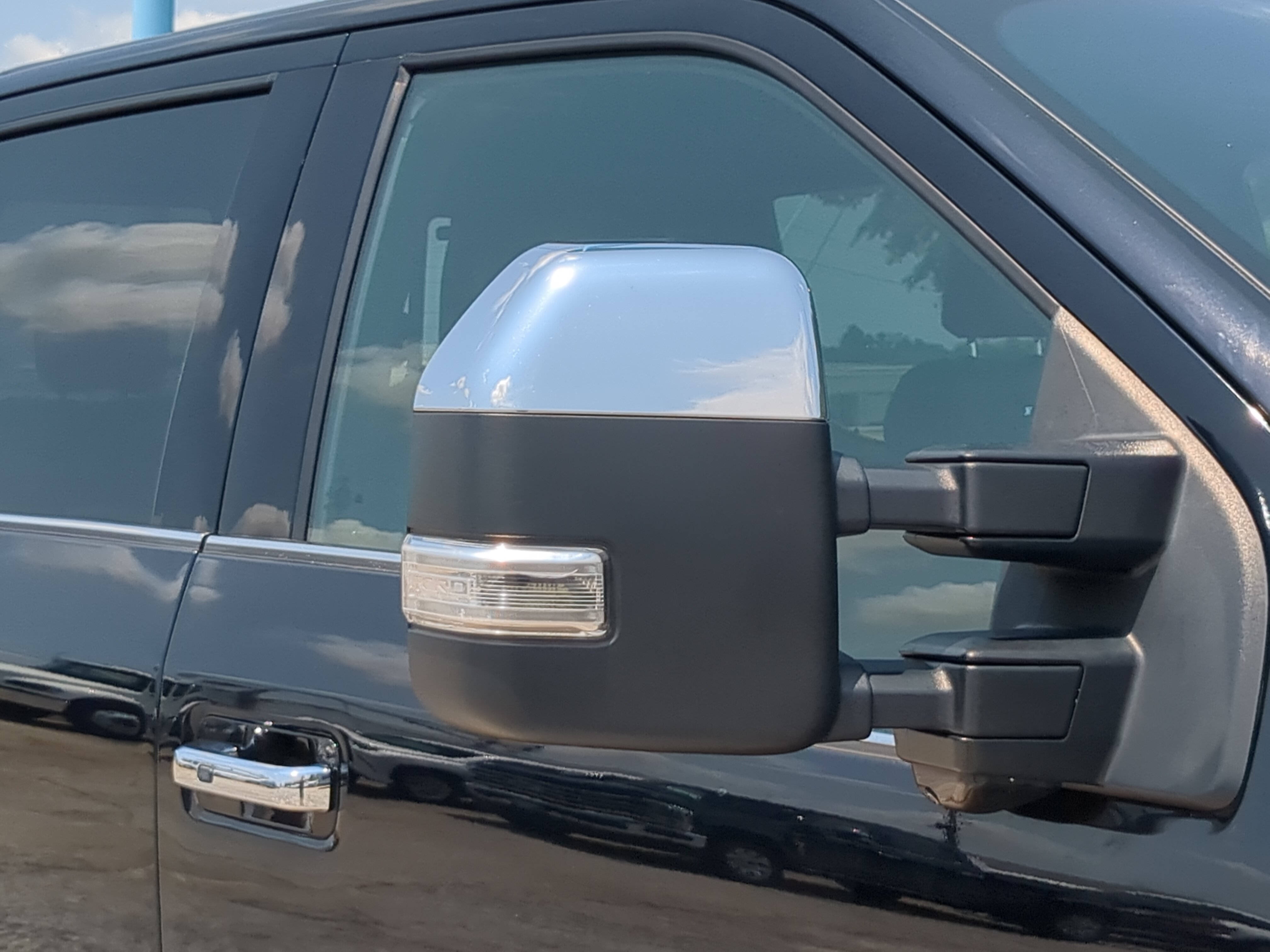 Certified 2022 Ford F250 Platinum w/ FX4 Off-Road Package AWD/4WD image 10