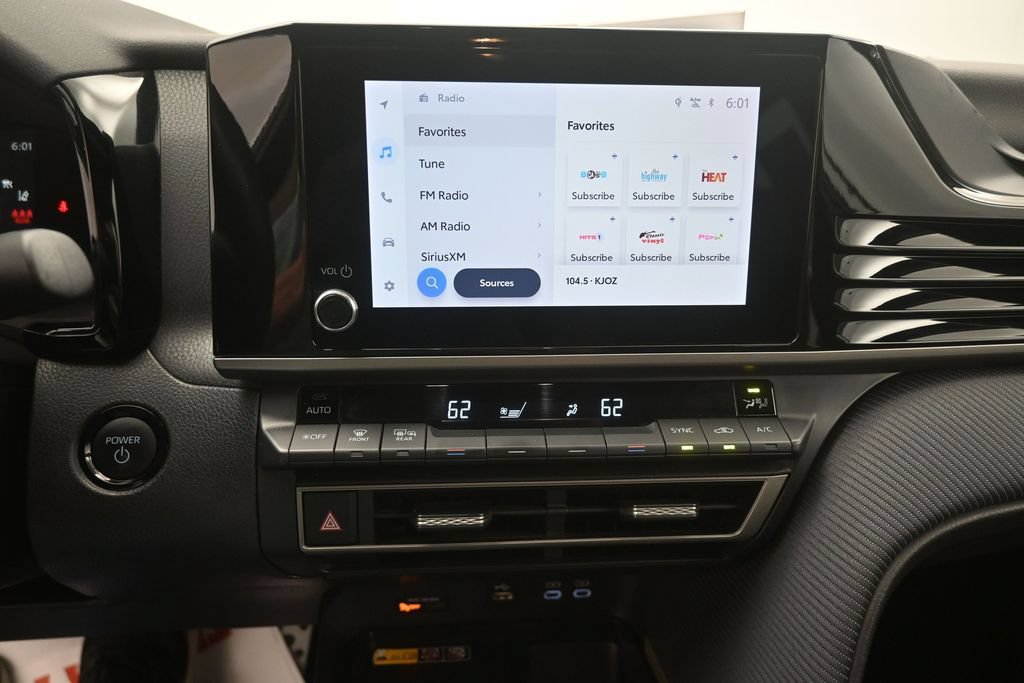 Used 2025 Toyota Camry SE FWD image 9