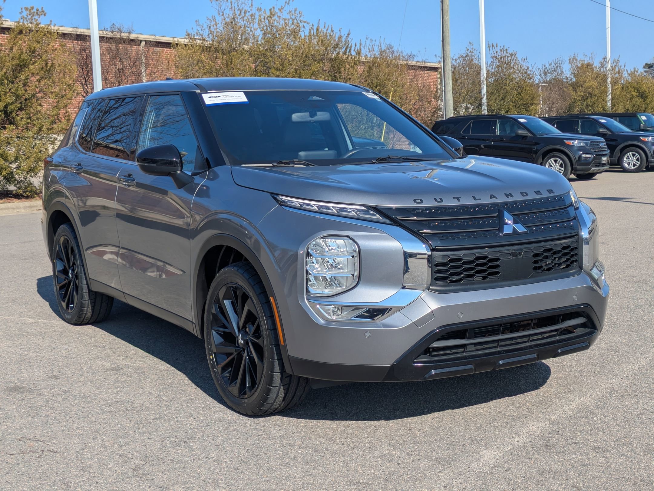 Used 2022 Mitsubishi Outlander SE image 1