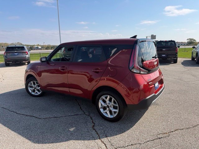 Used 2024 Kia Soul LX w/ LX Technology Package FWD image 7