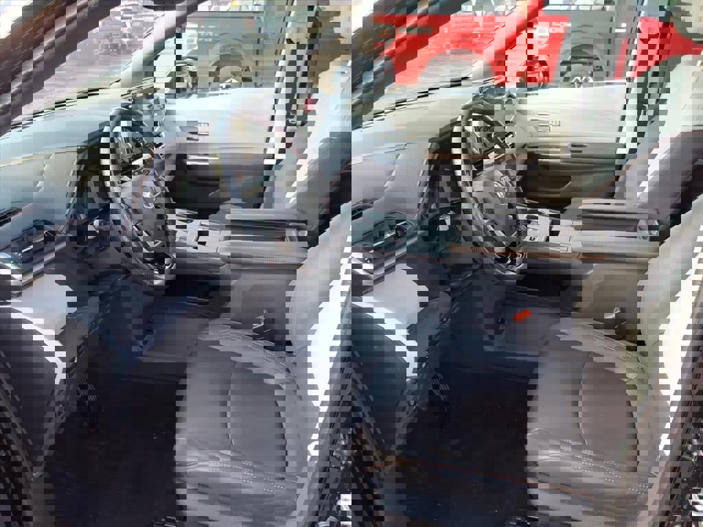 Used 2022 Toyota Sienna XSE image 11