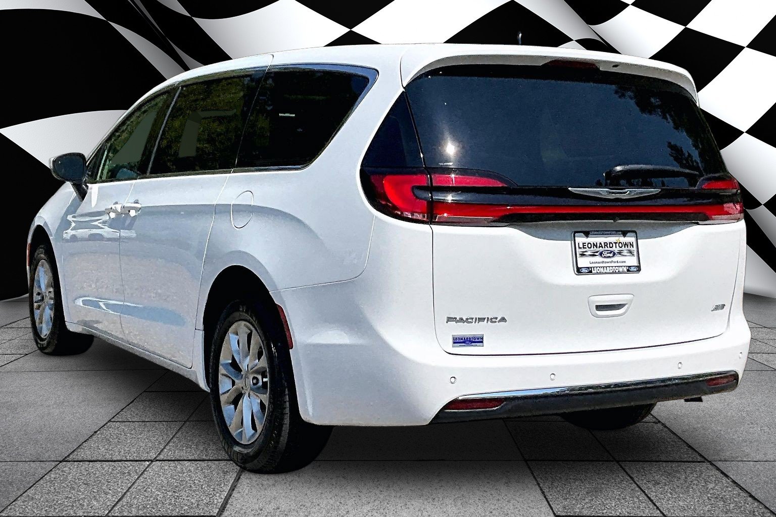Used 2023 Chrysler Pacifica Touring-L AWD/4WD image 15