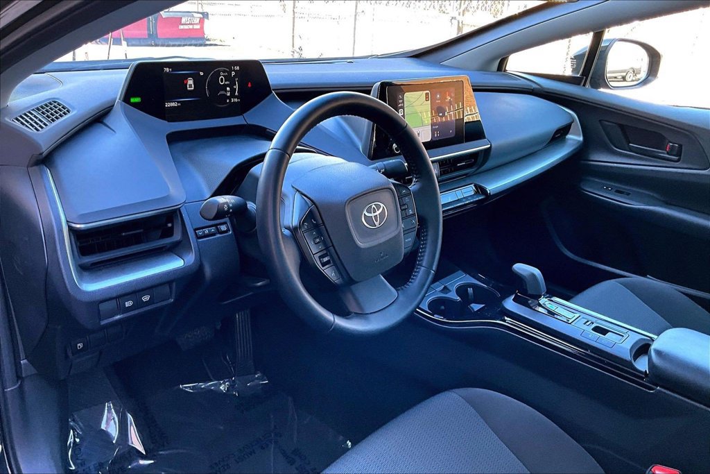 Used 2025 Toyota Prius LE FWD image 13