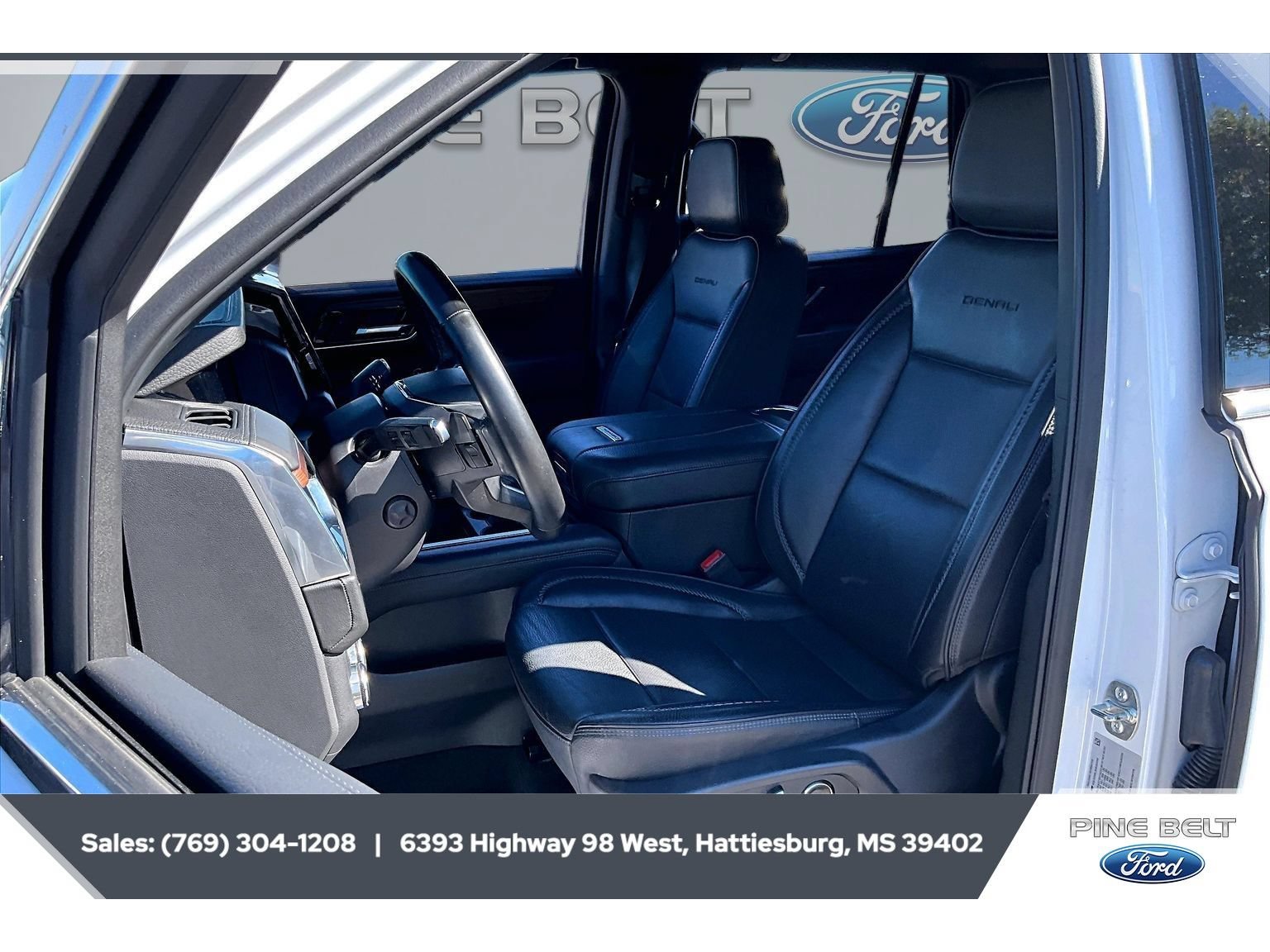 Used 2025 GMC Yukon Denali AWD/4WD image 18