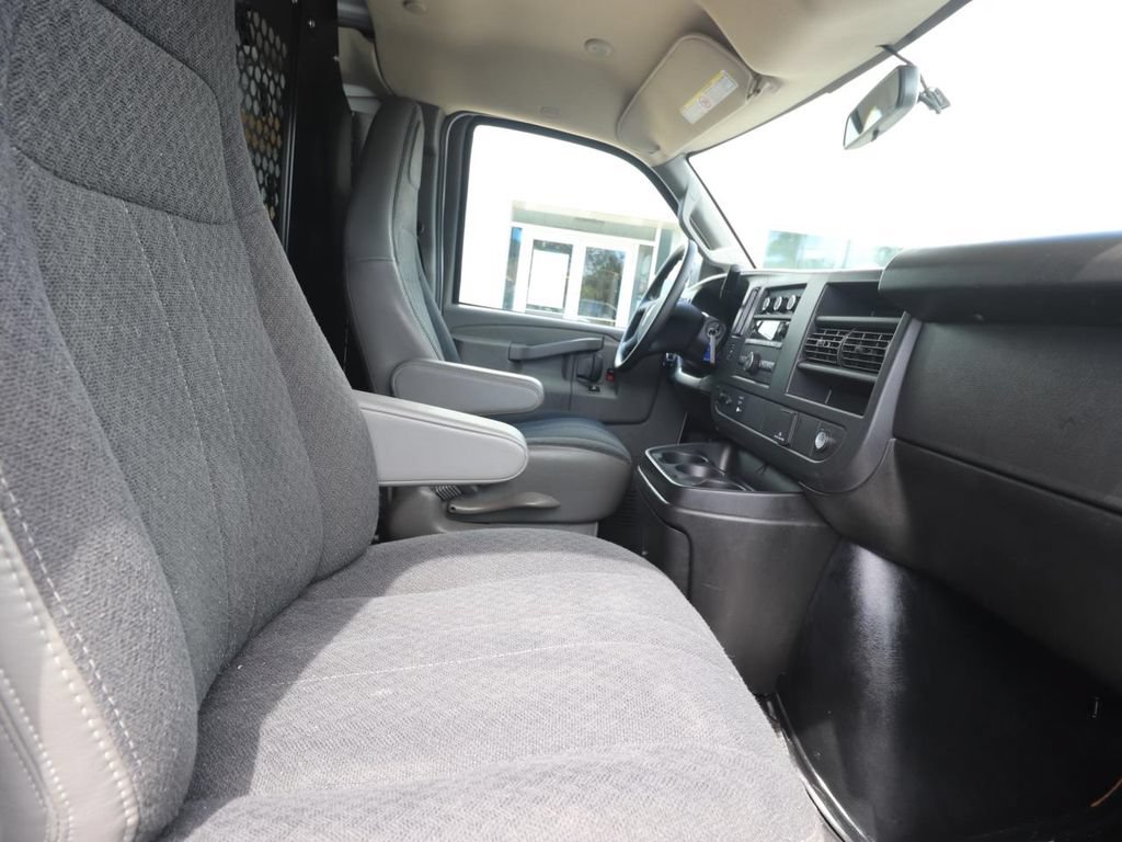Used 2025 GMC Savana 2500 w/ Driver Convenience Package RWD image 9