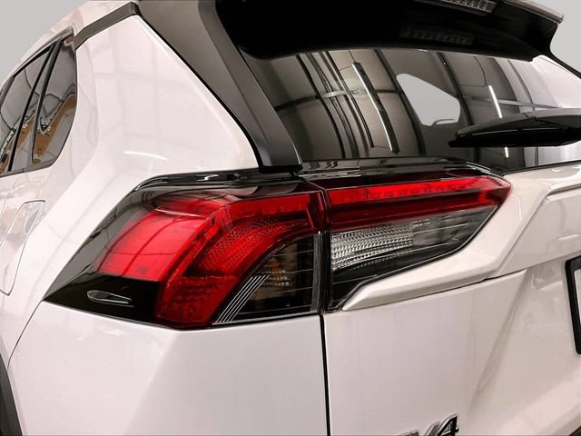 Used 2021 Toyota RAV4 LE AWD/4WD image 28