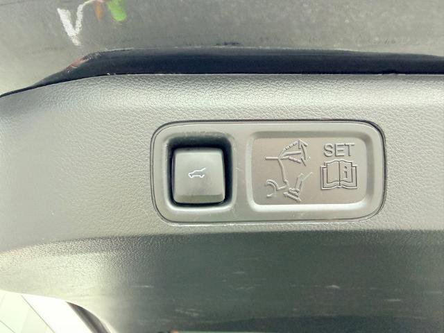 Certified 2023 Ford Expedition Limited image 14