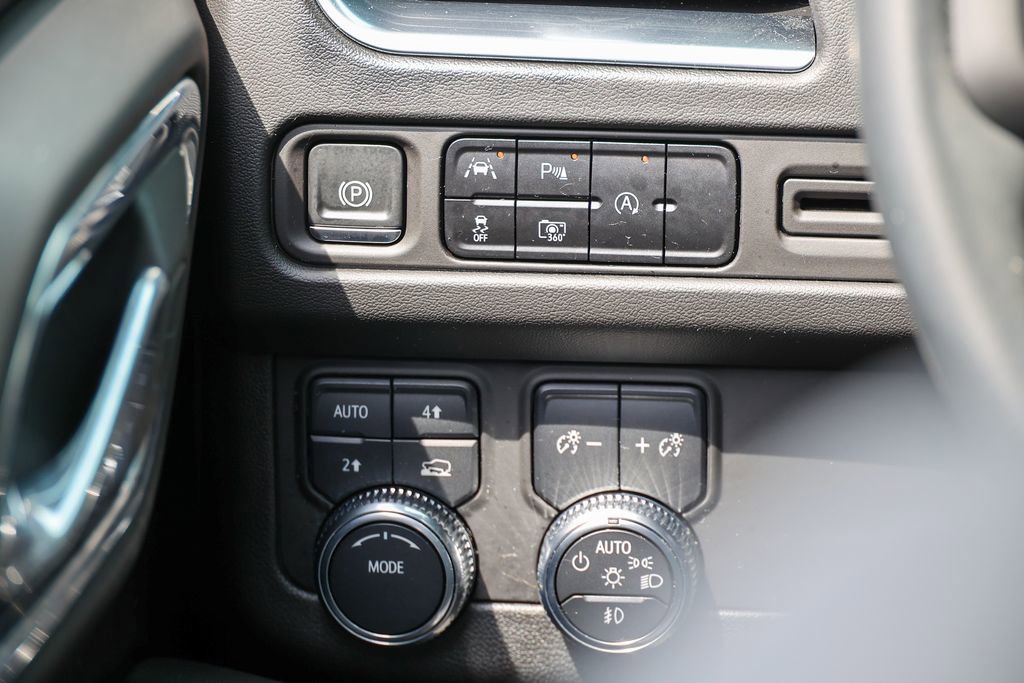 Used 2024 GMC Yukon SLT w/ SLT Luxury Package AWD/4WD image 44