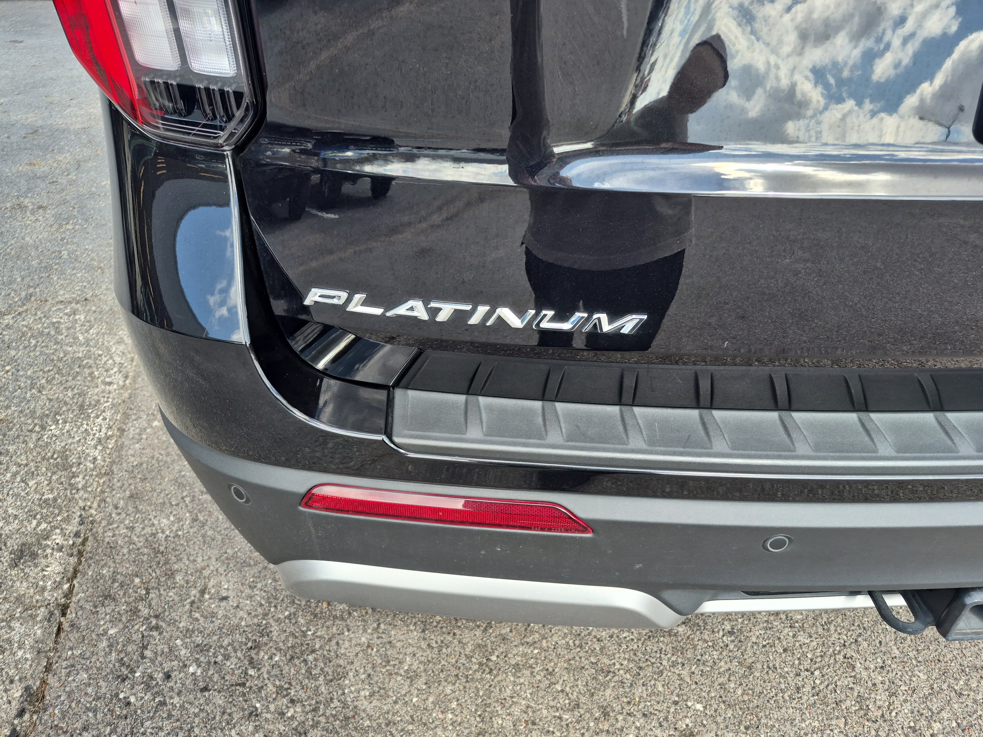 Certified 2025 Ford Explorer Platinum image 7