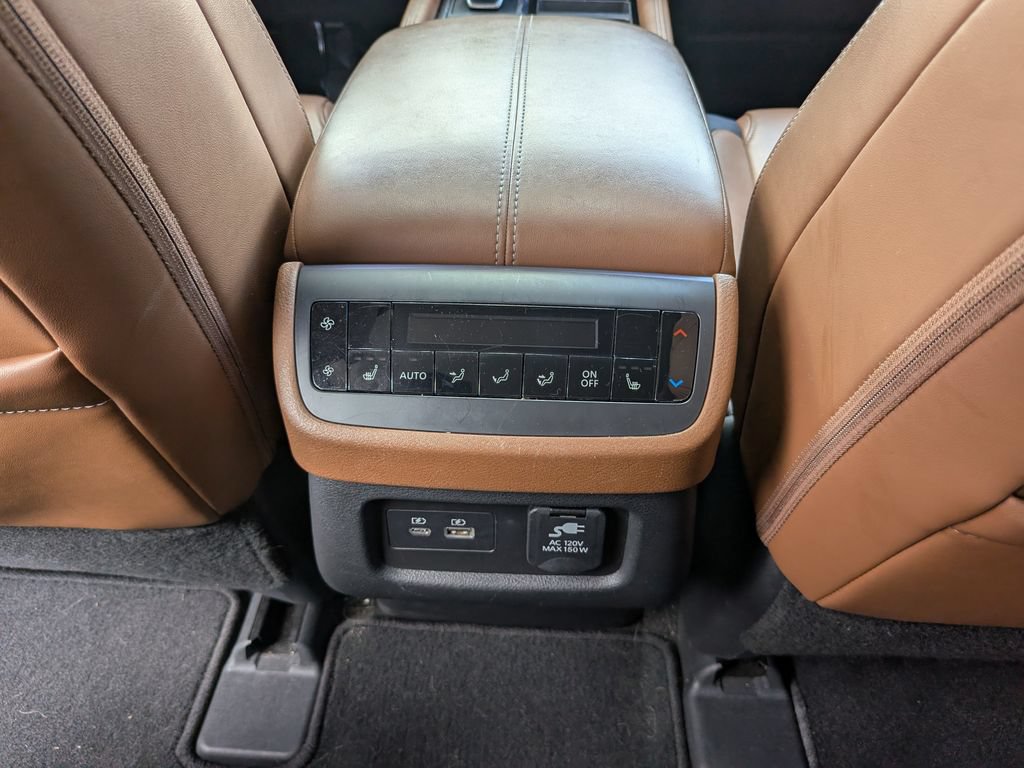 Used 2024 Nissan Pathfinder Platinum w/ Black Appearance Package FWD image 19