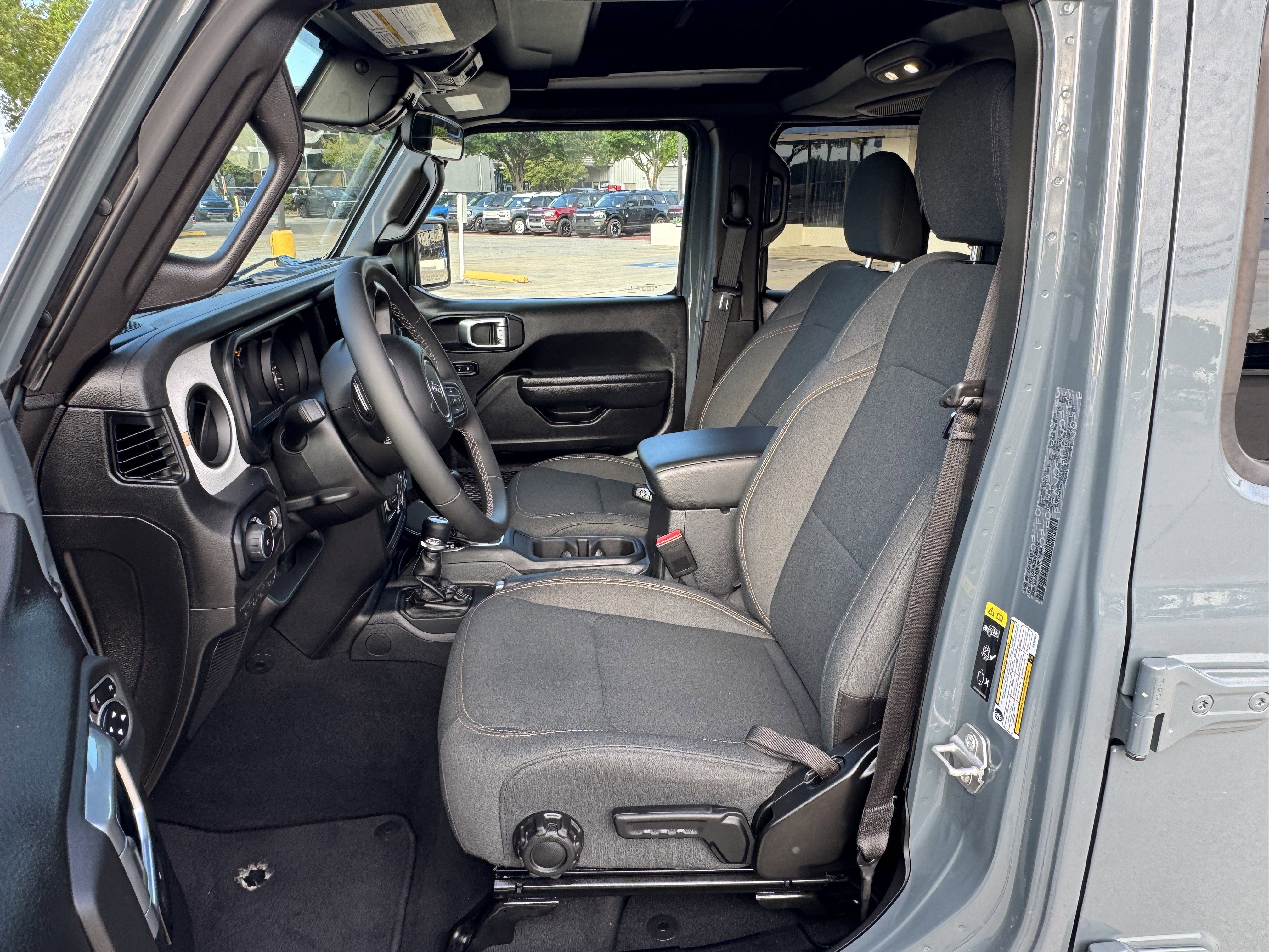 Used 2025 Jeep Wrangler Sport S image 16