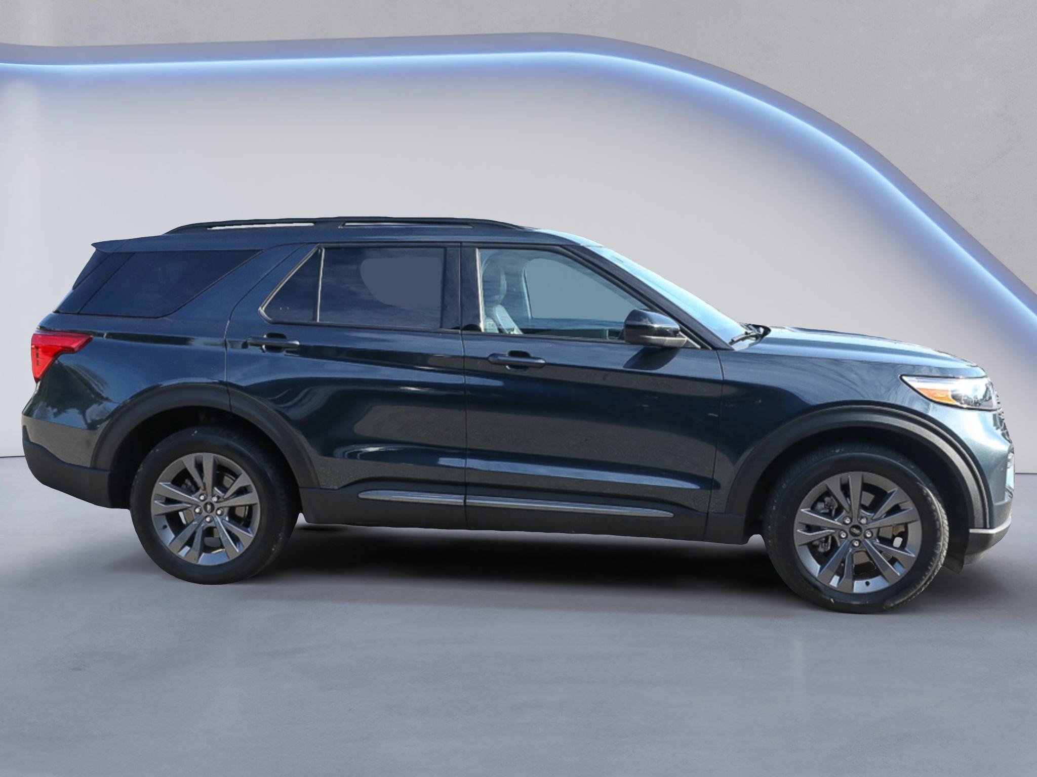 Certified 2023 Ford Explorer XLT w/ Equipment Group 202A AWD/4WD image 9