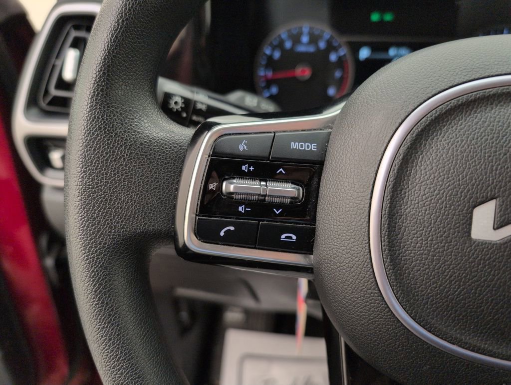 Used 2023 Kia Sorento LX image 39