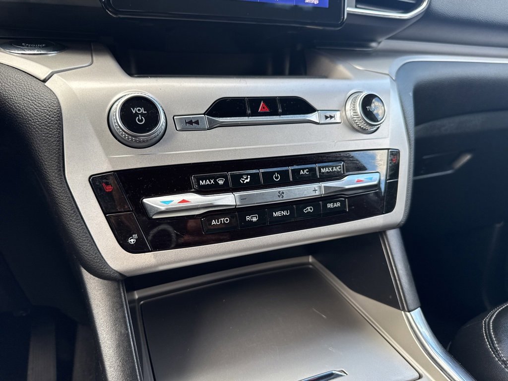 Certified 2022 Ford Explorer XLT w/ Equipment Group 202A image 16