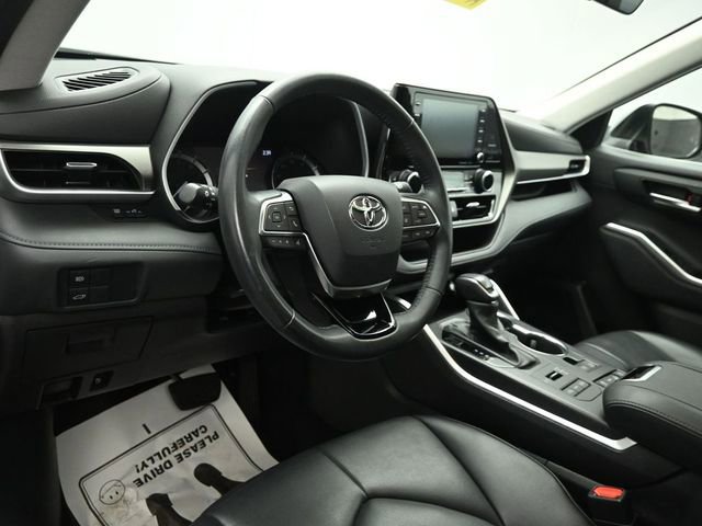 Used 2021 Toyota Highlander XLE AWD/4WD image 27