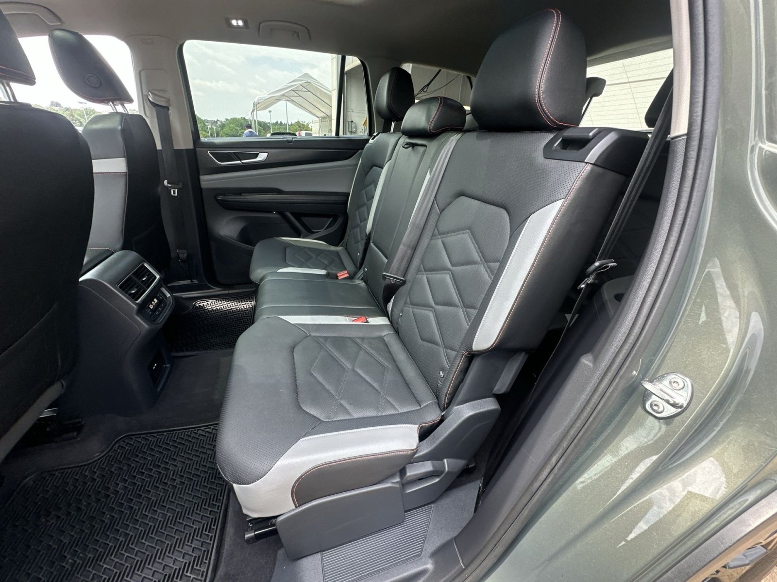 Used 2025 Volkswagen Atlas Peak Edition SE AWD/4WD image 32
