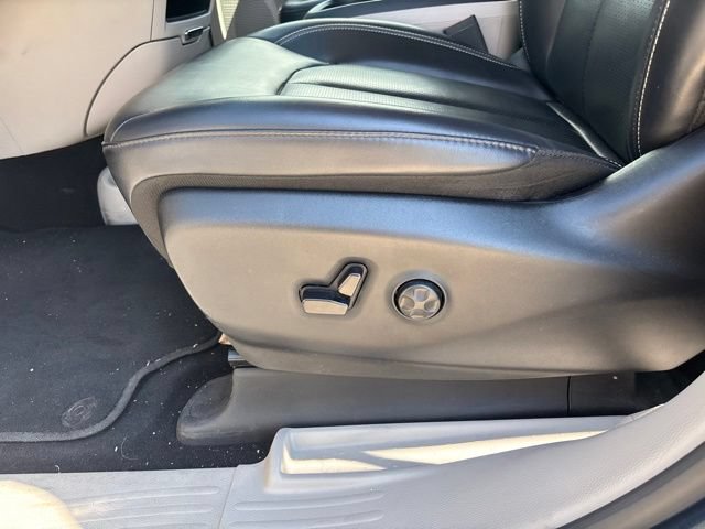Used 2024 Chrysler Pacifica Limited FWD image 12