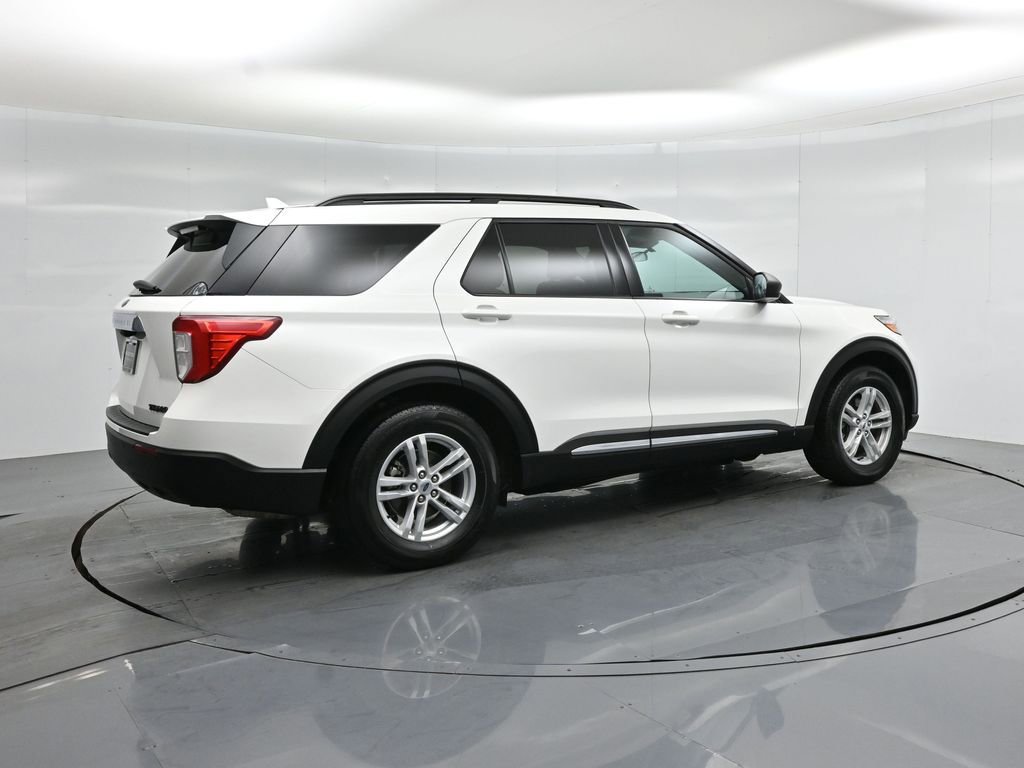 Certified 2024 Ford Explorer XLT RWD image 24