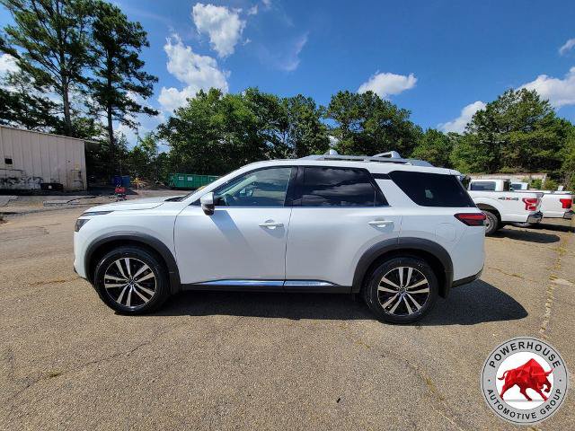 Used 2025 Nissan Pathfinder Platinum w/ Lighting Package (N92) FWD image 3