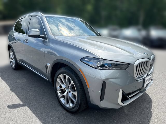 Used 2024 BMW X5 xDrive40i w/ Premium Package AWD/4WD image 2