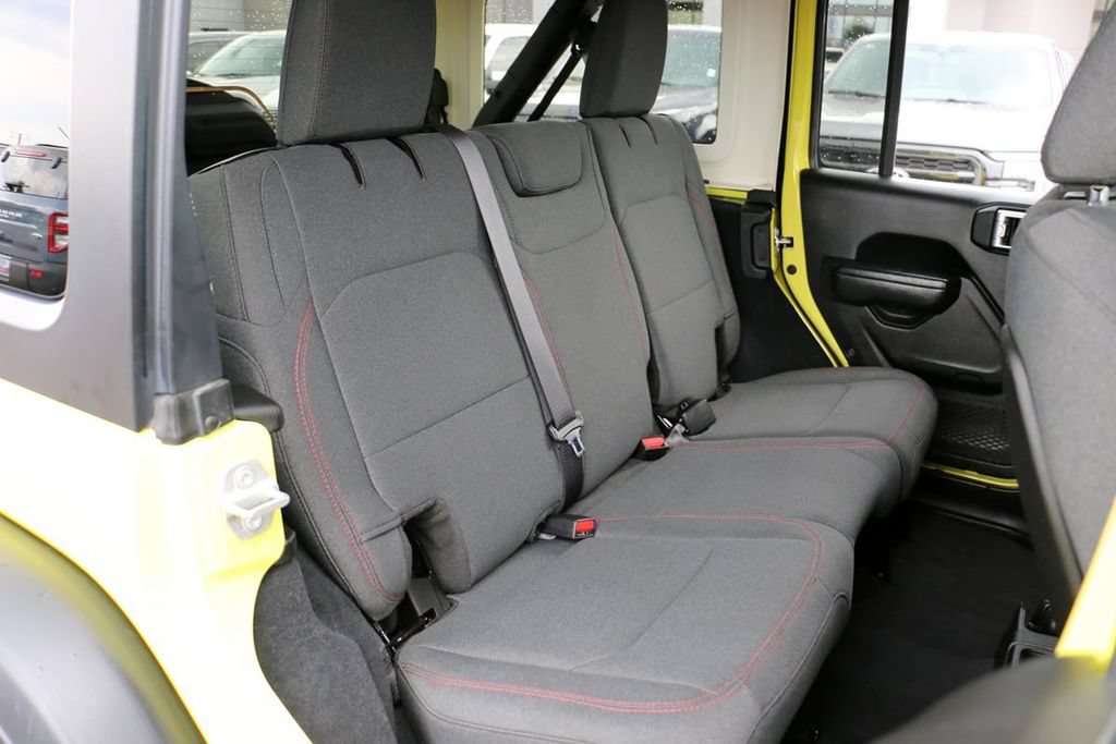 Used 2024 Jeep Wrangler Unlimited Rubicon AWD/4WD image 33