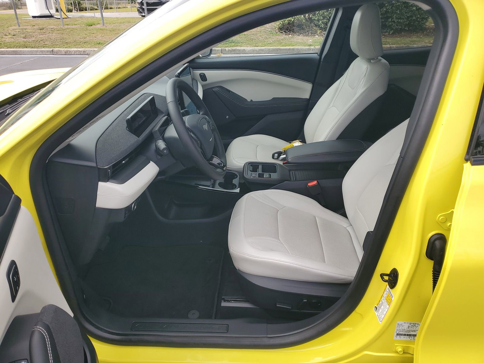 Certified 2025 Ford Mustang Mach-E Premium RWD image 17