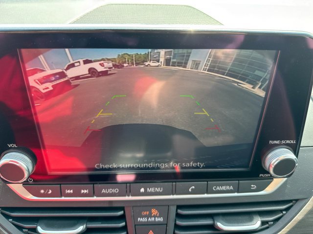 Used 2025 Nissan Altima 2.5 SV FWD image 17
