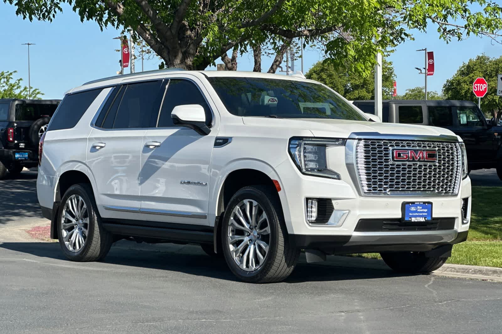 Used 2021 GMC Yukon Denali w/ Denali Ultimate Package AWD/4WD image 9