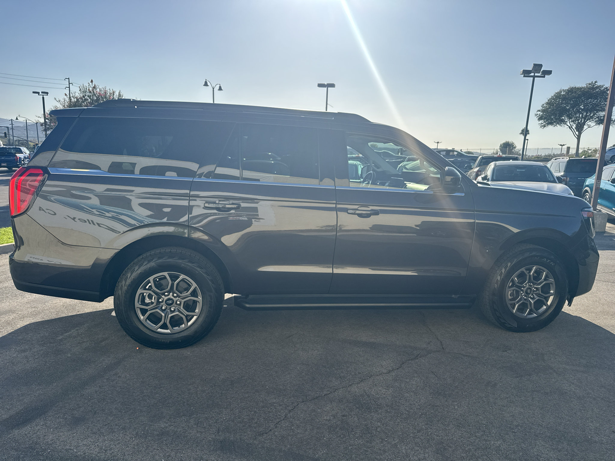 Certified 2025 Ford Expedition Active AWD/4WD image 4