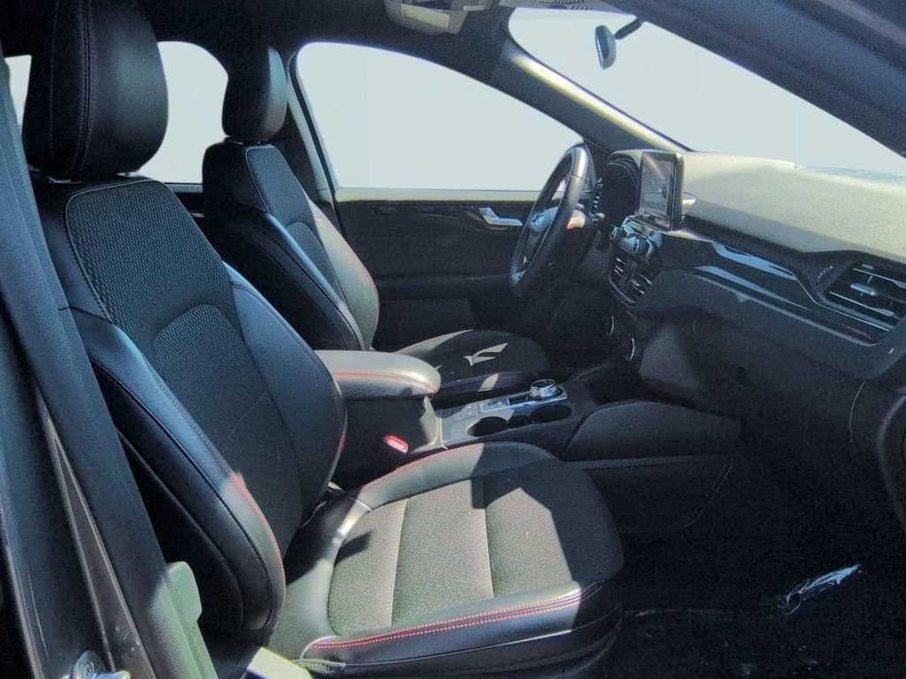 Certified 2025 Ford Escape ST-Line AWD/4WD image 27