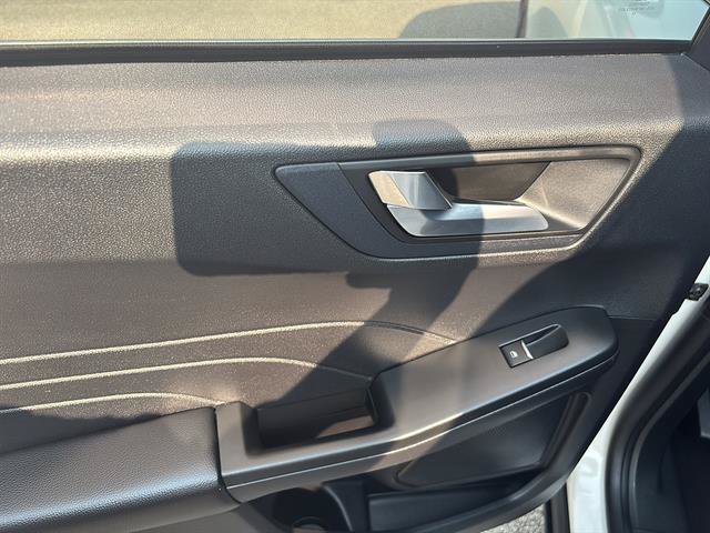 Certified 2022 Ford Escape Titanium AWD/4WD image 17